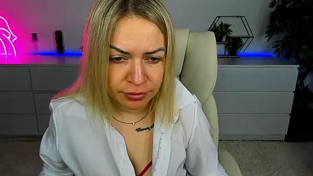 Anna Snows online show from October 2025 06:37:02 AM