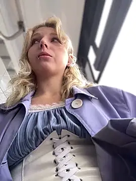 Snapshot of EveLittleSinner chatting on September 2025 08:15:01 AM EveLittleSinner online show from September 2025 08:15:01 AM