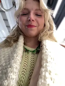 Snapshot of EveLittleSinner chatting on September 2025 09:21:02 AM EveLittleSinner online show from September 2025 09:21:02 AM