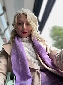 Snapshot of EveLittleSinner chatting on September 2025 08:39:01 AM EveLittleSinner online show from September 2025 08:39:01 AM