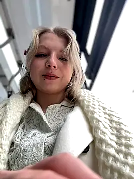 Snapshot of EveLittleSinner chatting on October 2025 08:54:02 AM EveLittleSinner online show from October 2025 08:54:02 AM