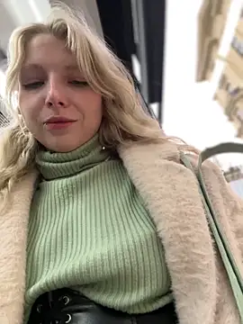 Snapshot of EveLittleSinner chatting on October 2025 02:26:02 PM EveLittleSinner online show from October 2025 02:26:02 PM