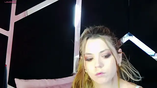 Breezelle online show from September 2025 04:06:02 AM