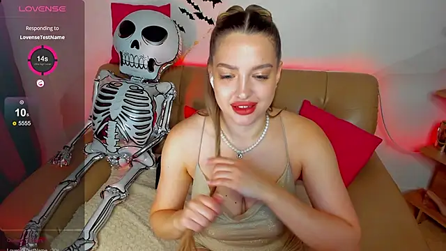 Snapshot of Emma__Ross chatting on October 2025 02:48:02 AM Emma Ross online show from October 2025 02:48:02 AM