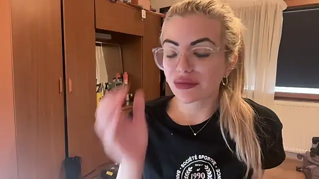 princess17 online show from September 2025 02:11:01 PM