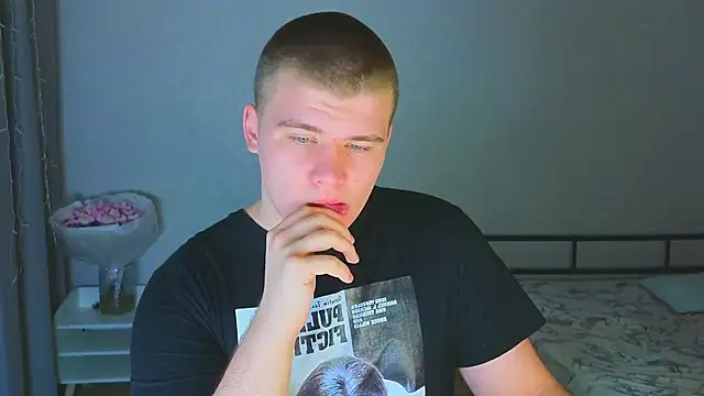 kittenmurr online show from November 2025 10:23:01 PM