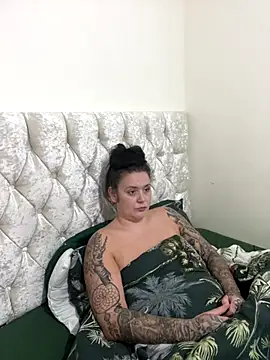 Snapshot of Charsworld chatting on December 2025 09:39:02 AM Charsworld online show from December 2025 09:39:02 AM