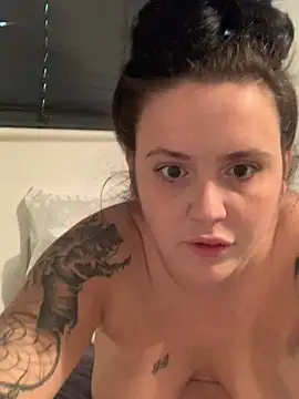 Snapshot of Charsworld chatting on April 2026 07:45:01 AM Charsworld online show from April 2026 07:45:01 AM