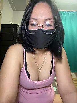 Snapshot of melyiaaa chatting on December 2025 02:47:02 PM melyiaaa online show from December 2025 02:47:02 PM