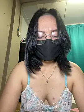 Snapshot of melyiaaa chatting on February 2026 03:38:01 PM melyiaaa online show from February 2026 03:38:01 PM