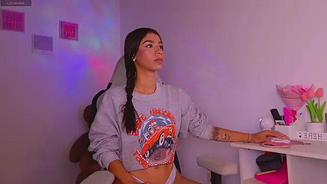 BrunetteAdams001 online show from January 2026 05:45:01 AM