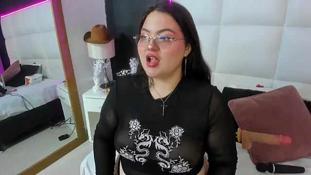 Tessa Sinclaire online show from July 2026 07:56:02 PM