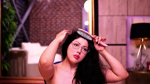 AlenaCapricious online show from May 2026 06:13:01 PM