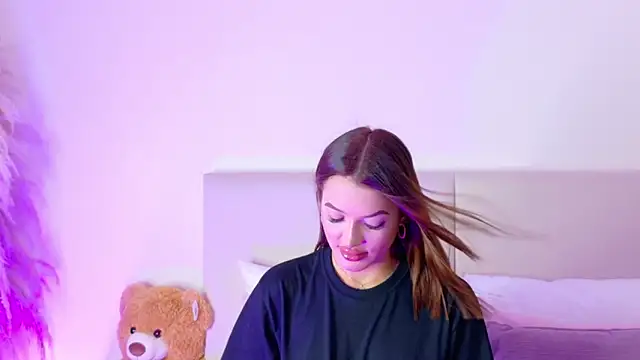 Snapshot of Bella-taylorr chatting on October 2025 02:14:01 PM Bella-taylorr online show from October 2025 02:14:01 PM