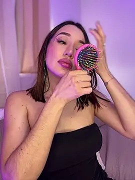 Bella-taylorr online show from May 2026 02:45:01 PM