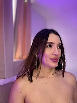Bella-taylorr online show from May 2026 04:04:02 PM