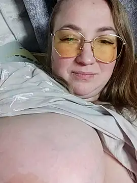 Kiss Eva online show from February 2025 10:15:02 PM