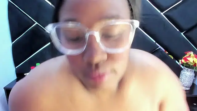 Snapshot of Bloom_B chatting on September 2025 02:17:01 PM Bloom B online show from September 2025 02:17:01 PM