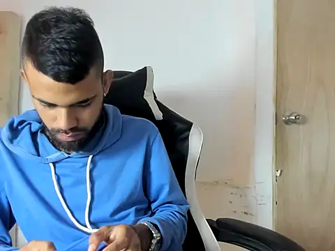 adri sexboy229 online show from September 2025 02:00:01 PM