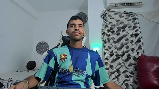 adri sexboy229 online show from October 2025 06:05:01 AM