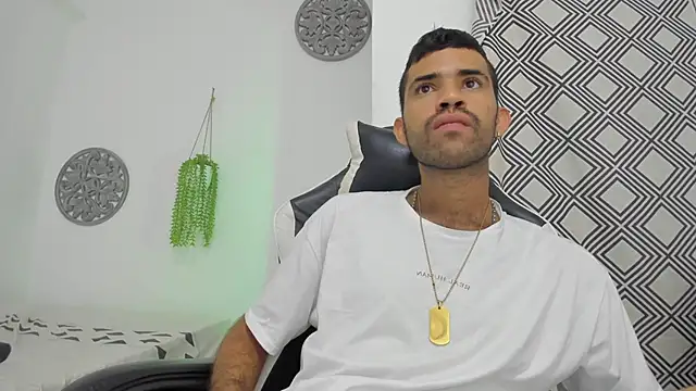 adri sexboy229 online show from October 2025 05:41:01 AM