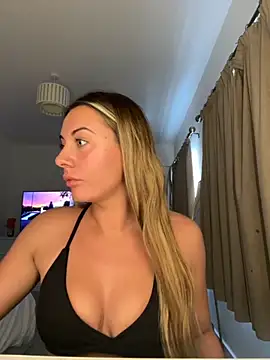 Scarlettroseeee online show from October 2025 03:32:01 PM