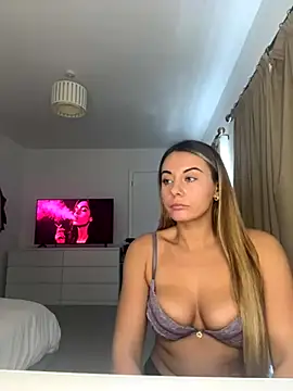 Scarlettroseeee online show from October 2025 01:18:01 PM