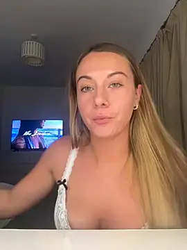 Scarlettroseeee online show from November 2025 06:41:02 PM