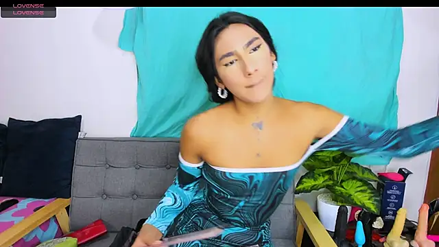 Snapshot of zou_quira chatting on November 2025 12:42:02 AM zou quira online show from November 2025 12:42:02 AM