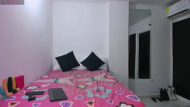 Snapshot of zou_quira chatting on December 2025 03:32:01 PM zou quira online show from December 2025 03:32:01 PM