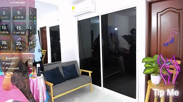 Snapshot of zou_quira chatting on January 2026 12:25:01 AM zou quira online show from January 2026 12:25:01 AM