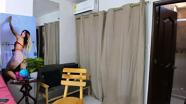 Snapshot of zou_quira chatting on February 2026 01:16:02 PM zou quira online show from February 2026 01:16:02 PM