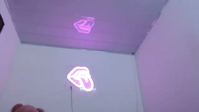 Snapshot of valerii_fox_69 chatting on December 2025 05:04:02 AM valerii fox 69 online show from December 2025 05:04:02 AM