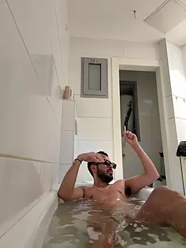 Snapshot of husbandandwifetobe chatting on October 2025 03:40:01 PM husbandandwifetobe online show from October 2025 03:40:01 PM