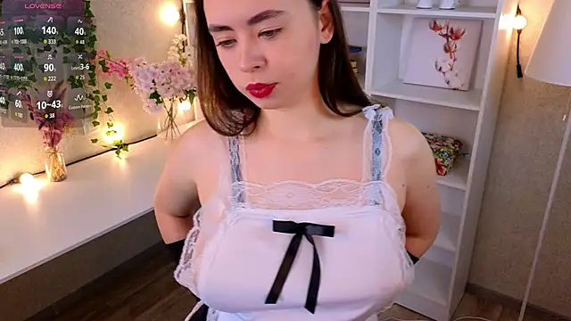 Snapshot of TraciMyntti chatting on October 2025 01:13:01 AM TraciMyntti online show from October 2025 01:13:01 AM