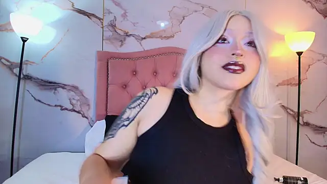 Suxan White  online show from May 2026 09:43:01 PM