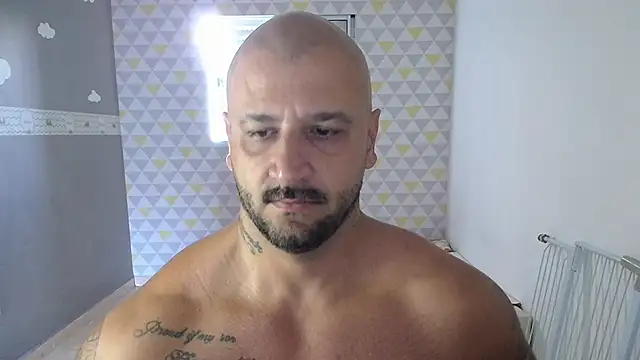 JeanCafa online show from April 2026 01:01:01 PM