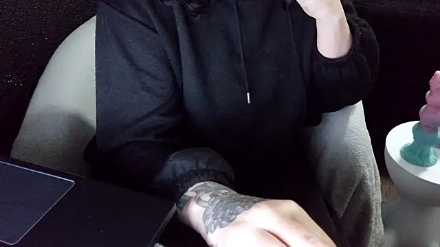 fetishslut4u online show from October 2025 01:25:02 PM