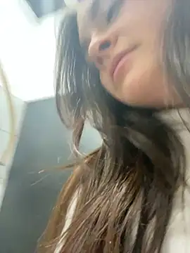 Snapshot of Danielaeliana chatting on November 2025 09:03:01 PM Danielaeliana online show from November 2025 09:03:01 PM