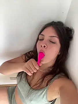 Snapshot of Danielaeliana chatting on February 2026 07:41:02 PM Danielaeliana online show from February 2026 07:41:02 PM