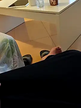 Snapshot of t-dog26 chatting on December 2025 04:18:02 AM t-dog26 online show from December 2025 04:18:02 AM