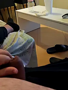 Snapshot of t-dog26 chatting on December 2025 02:40:01 AM t-dog26 online show from December 2025 02:40:01 AM