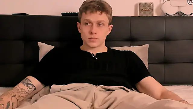 Snapshot of TalkingHead_0_ chatting on December 2025 02:57:02 PM TalkingHead 0 online show from December 2025 02:57:02 PM