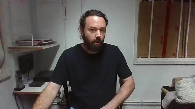 Snapshot of rogerevenmore chatting on November 2025 05:56:02 PM rogerevenmore online show from November 2025 05:56:02 PM