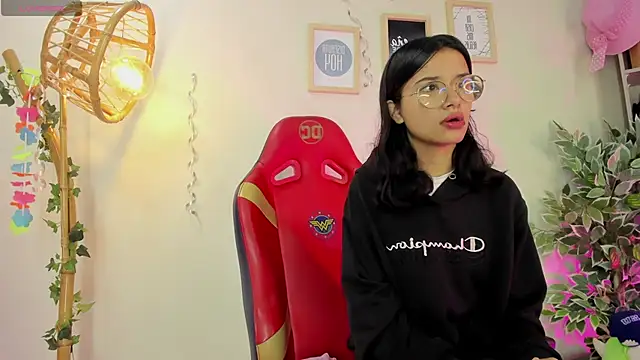 Snapshot of Lana_Dreams_ chatting on September 2025 01:35:01 PM Lana Dreams online show from September 2025 01:35:01 PM