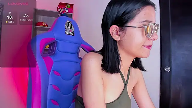 Snapshot of Lana_Dreams_ chatting on October 2025 02:02:01 PM Lana Dreams online show from October 2025 02:02:01 PM