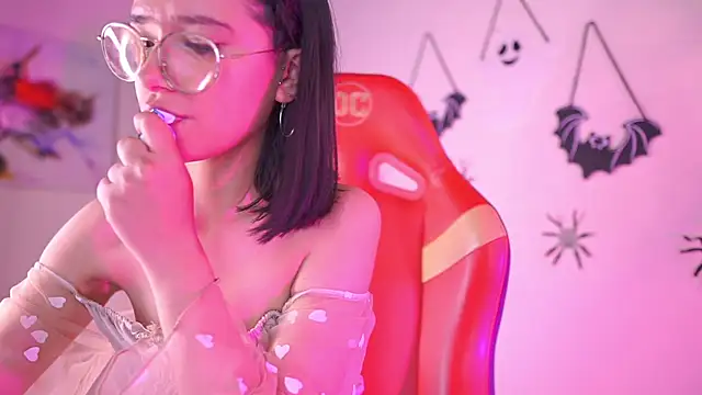 Snapshot of Lana_Dreams_ chatting on October 2025 11:36:02 PM Lana Dreams online show from October 2025 11:36:02 PM