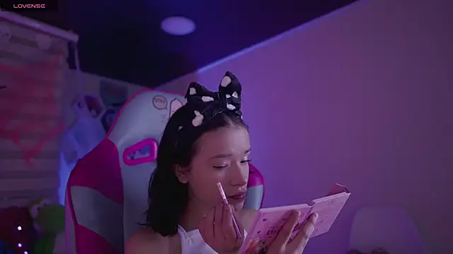 Snapshot of Lana_Dreams_ chatting on October 2025 12:22:02 AM Lana Dreams online show from October 2025 12:22:02 AM