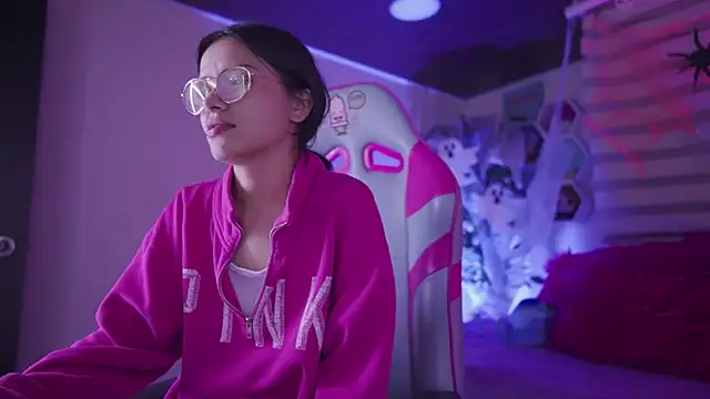 Snapshot of Lana_Dreams_ chatting on October 2025 12:33:02 AM Lana Dreams online show from October 2025 12:33:02 AM