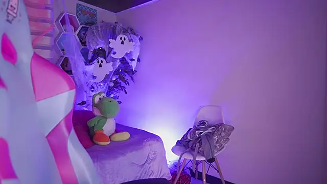 Snapshot of Lana_Dreams_ chatting on October 2025 12:41:02 AM Lana Dreams online show from October 2025 12:41:02 AM